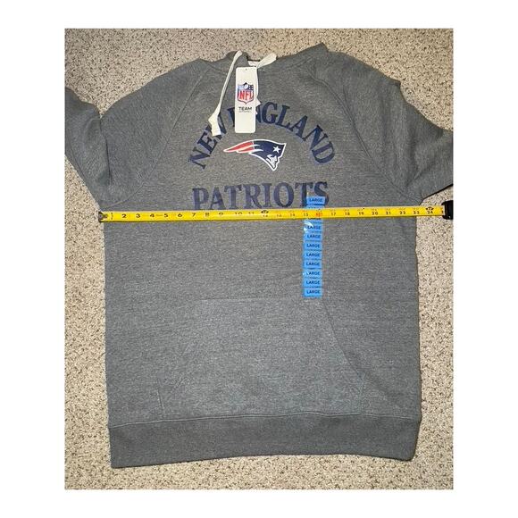 NFL -  Patriots Gray Hooded Sweatshirt - NWT - Men's Large - Picture 9 of 12